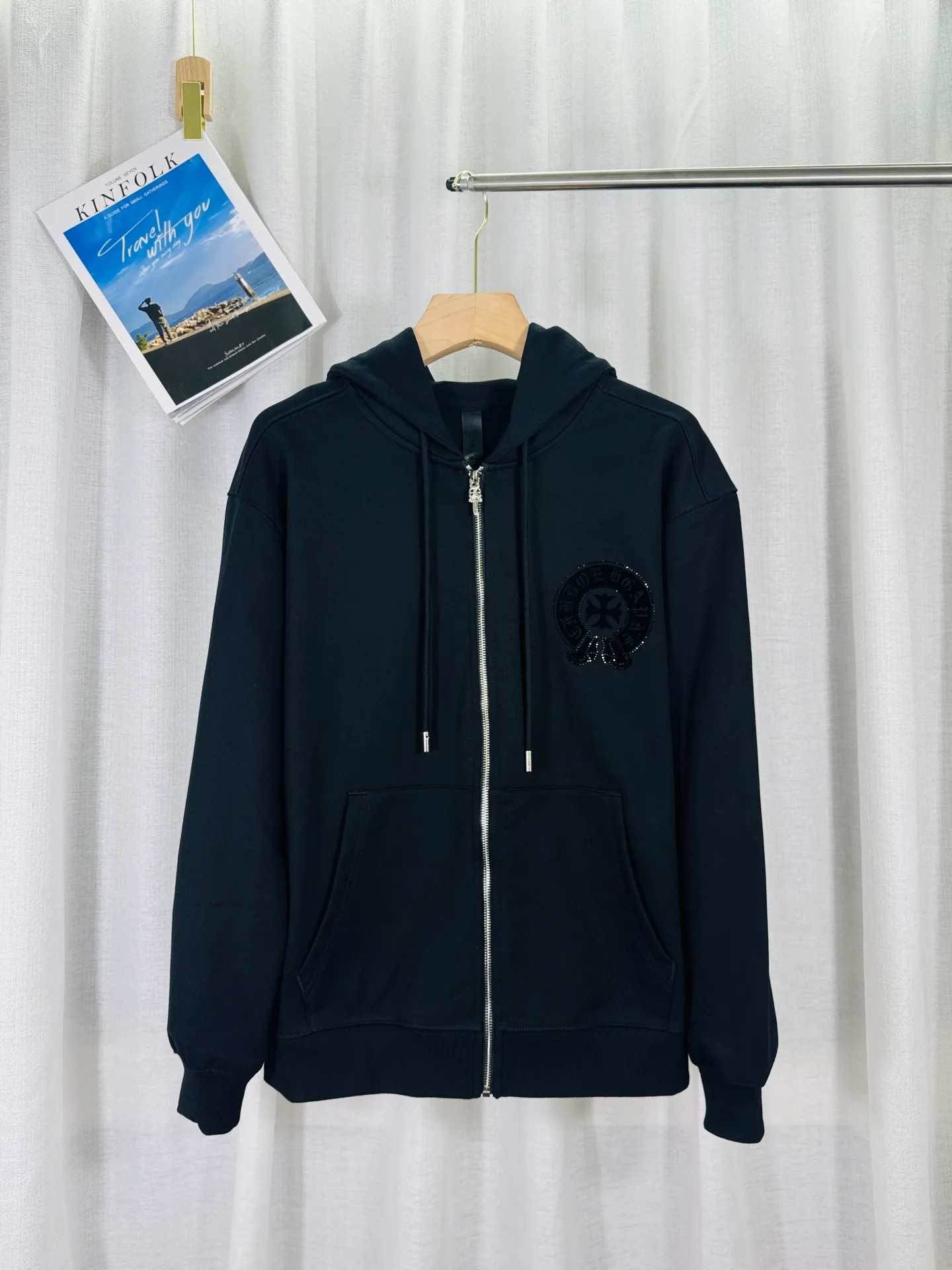 P340 top version, real shot without P, ​​different from market currency) 𝗖𝗵𝗿𝗼𝗺𝗲 𝗛𝗲𝗮𝗿𝘁𝘀/Cro Heart 2025 washed and burned flower patch embroidered autumn and winter new original single counter American hollow patch 3D couple casual cardigan sweatshirt 👑The highest version! Customized fabric 480g tripe terry fabric! American acid-washed and distressed original fabric, laser burning + patch embroidery, exquisite embroidery of letters! The best-selling model in the counter, very comfortable to wear. Accessories: original molded and authenticated collar label➕100% silk wash label. Genuine purchase-grade original hangtag➕matching hanging rope➕3D hanging beads➕original packaging bag. Craftsmanship: The original version has consistent wiring! The highest version of the armhole matching technique! Color: Black Apricot Size: S M L XL Style Number: 25-356